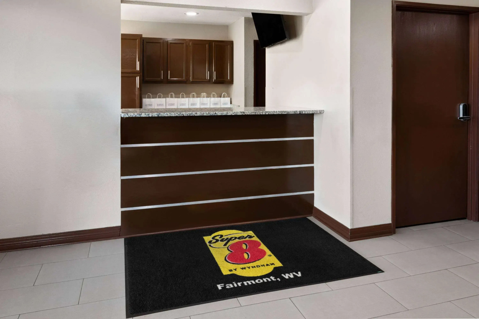 Super 8 by Wyndham Fairmont