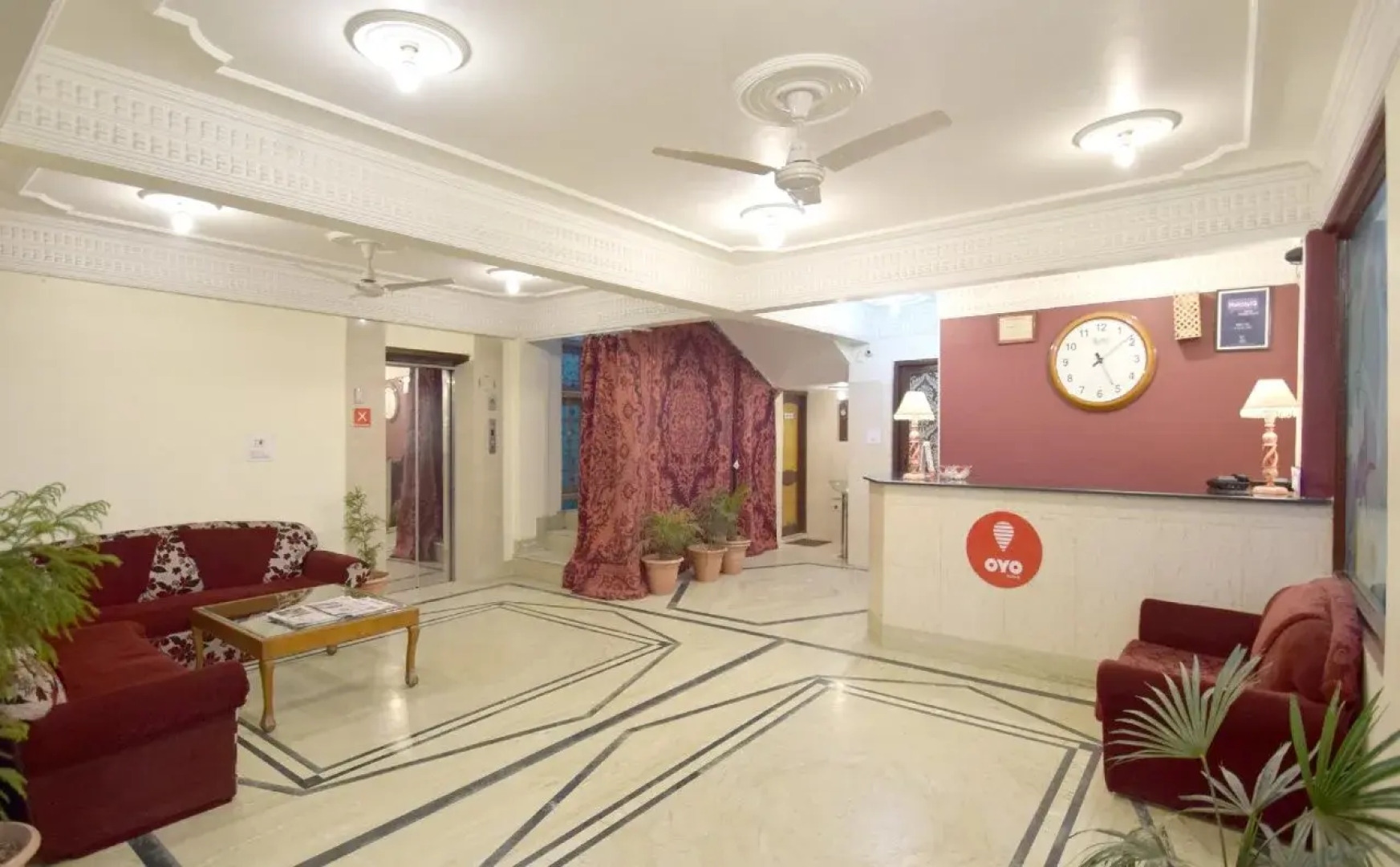 OYO 4694 Hotel City Plaza