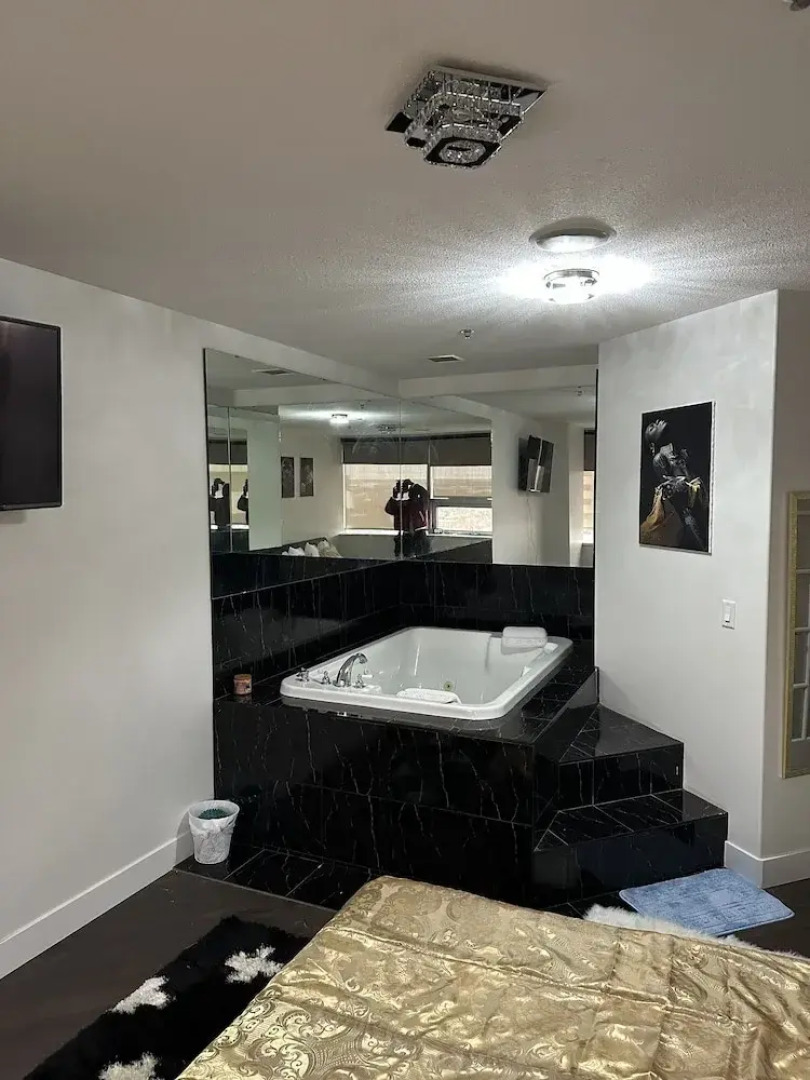 Luxury Downtown Condo Two Bedroom