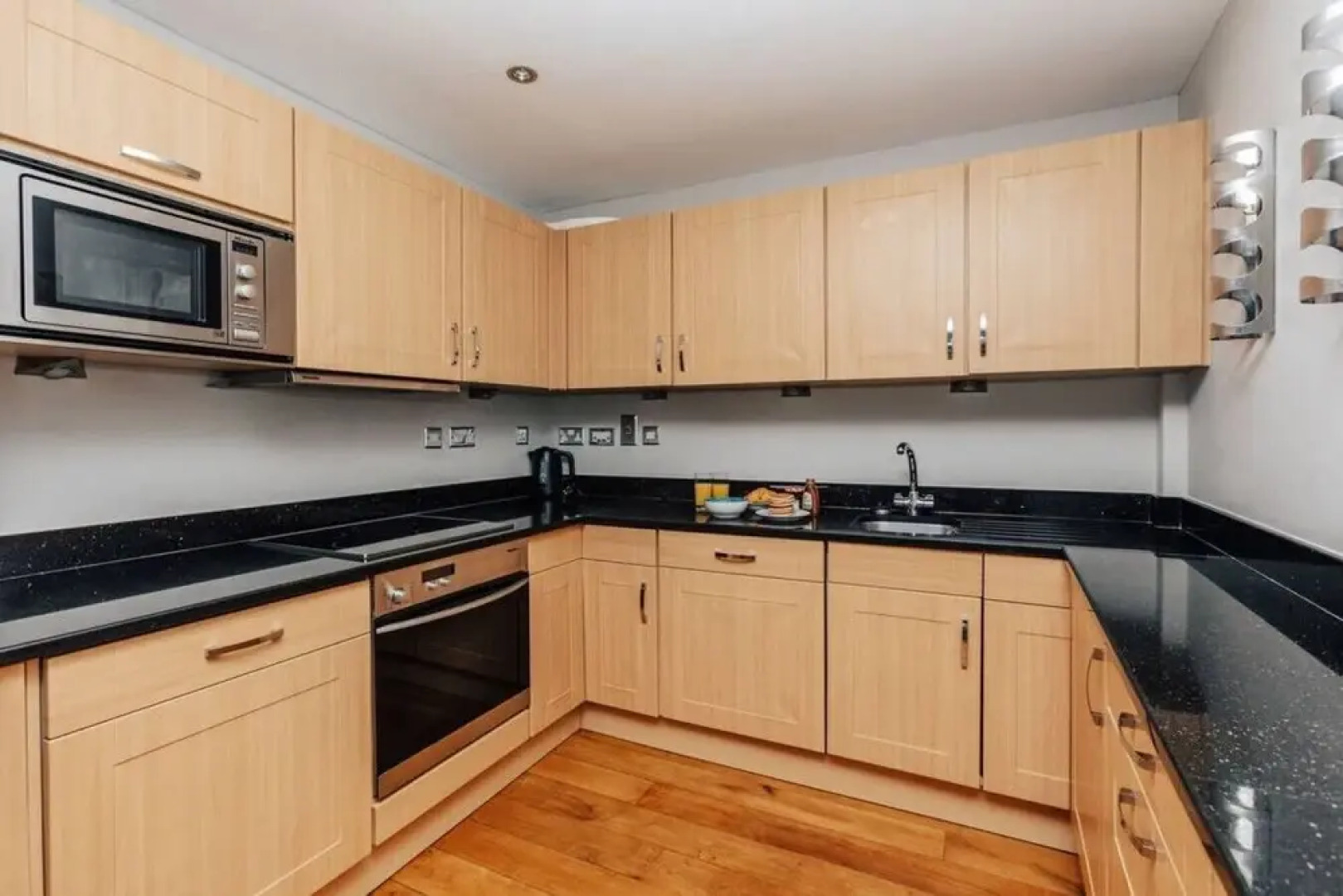 The Herringbone - 3 Bed With Parking Pet Friendly