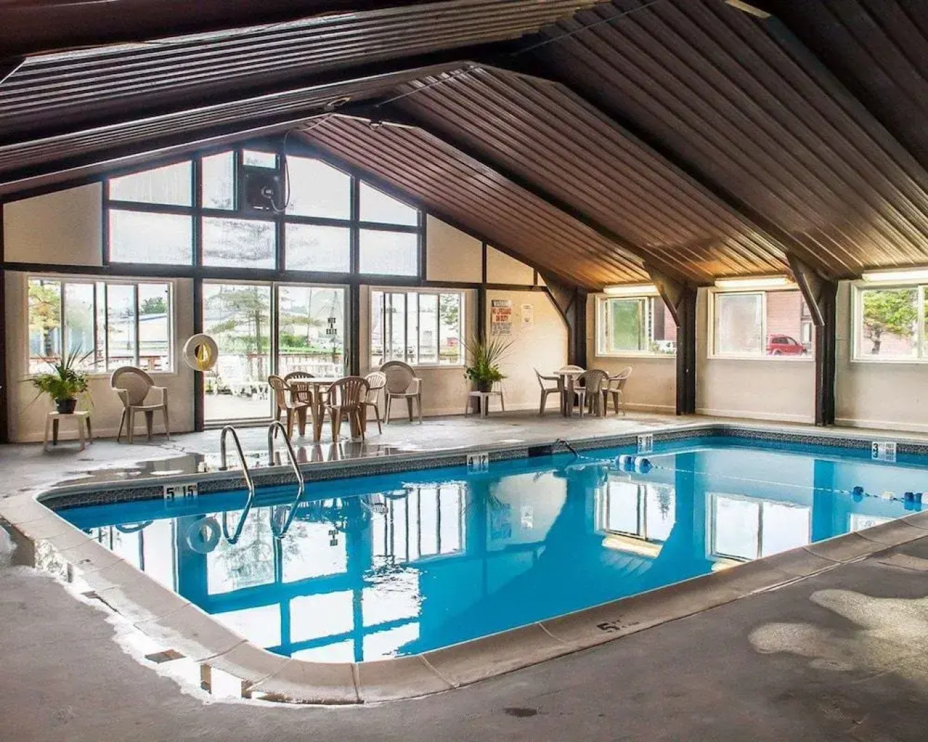 Econo Lodge Watertown