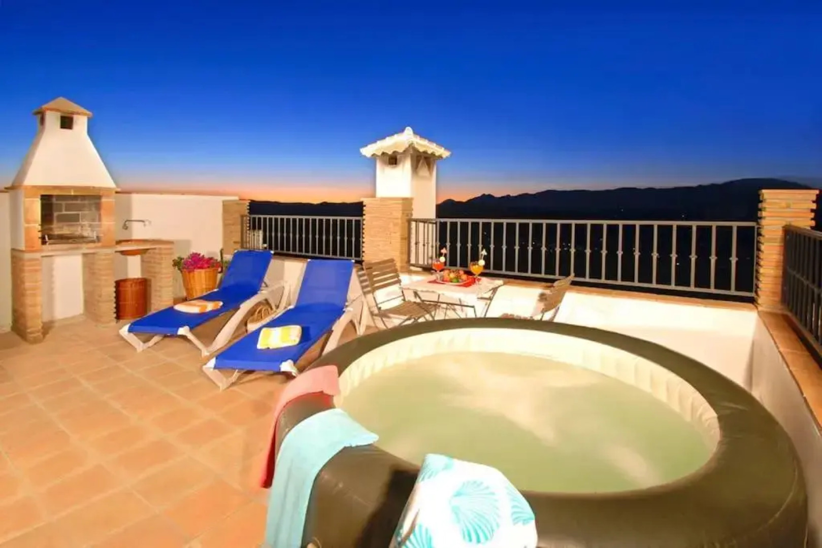 Casa Jose Comares -Beautiful village house- PRIVATE JACUZZI-views-BBQ-aircon-WIFI