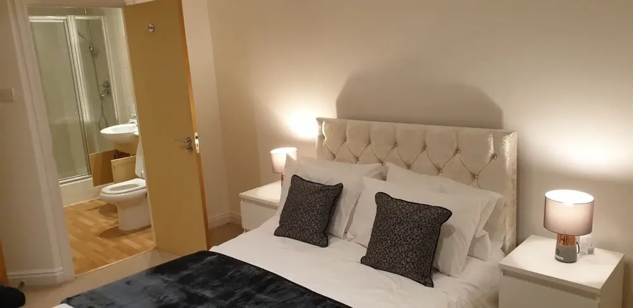 Royal Oak Apartment in Manchester Central Location