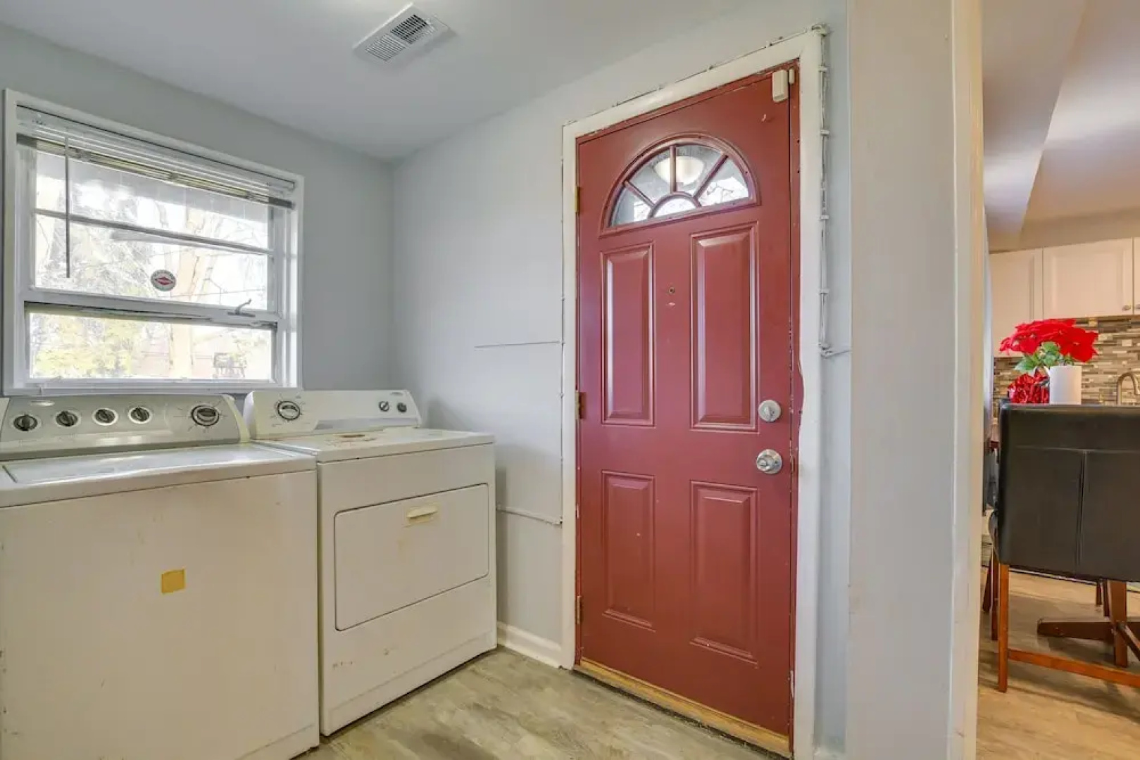 Country Club Hills Home: Walk to Rec Center!