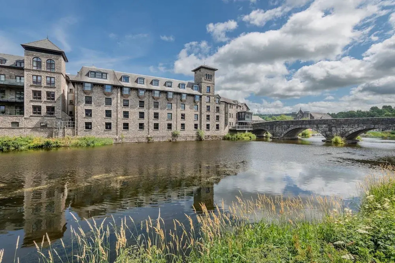 Riverside Hotel