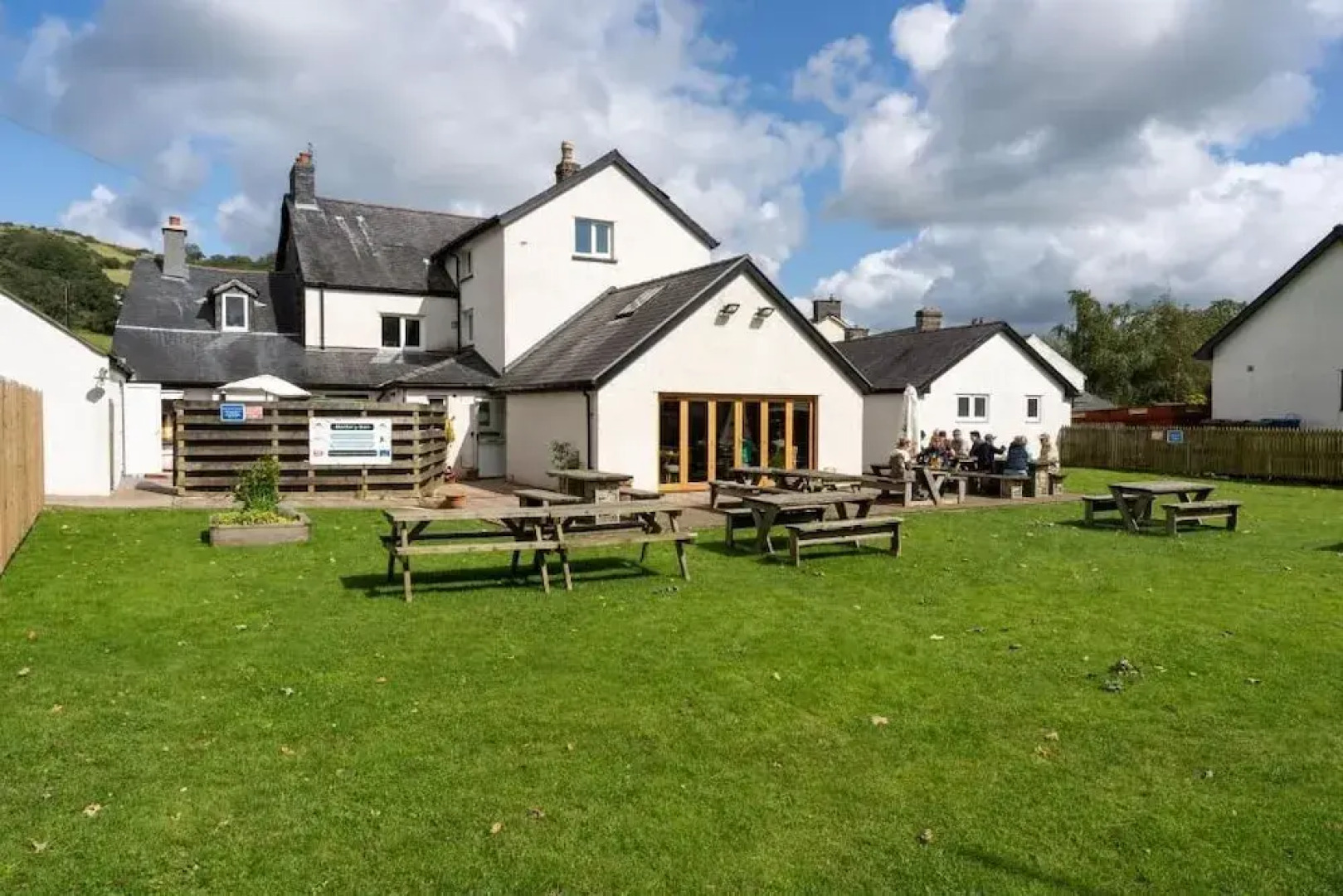 Glan Yr Afon Riverside