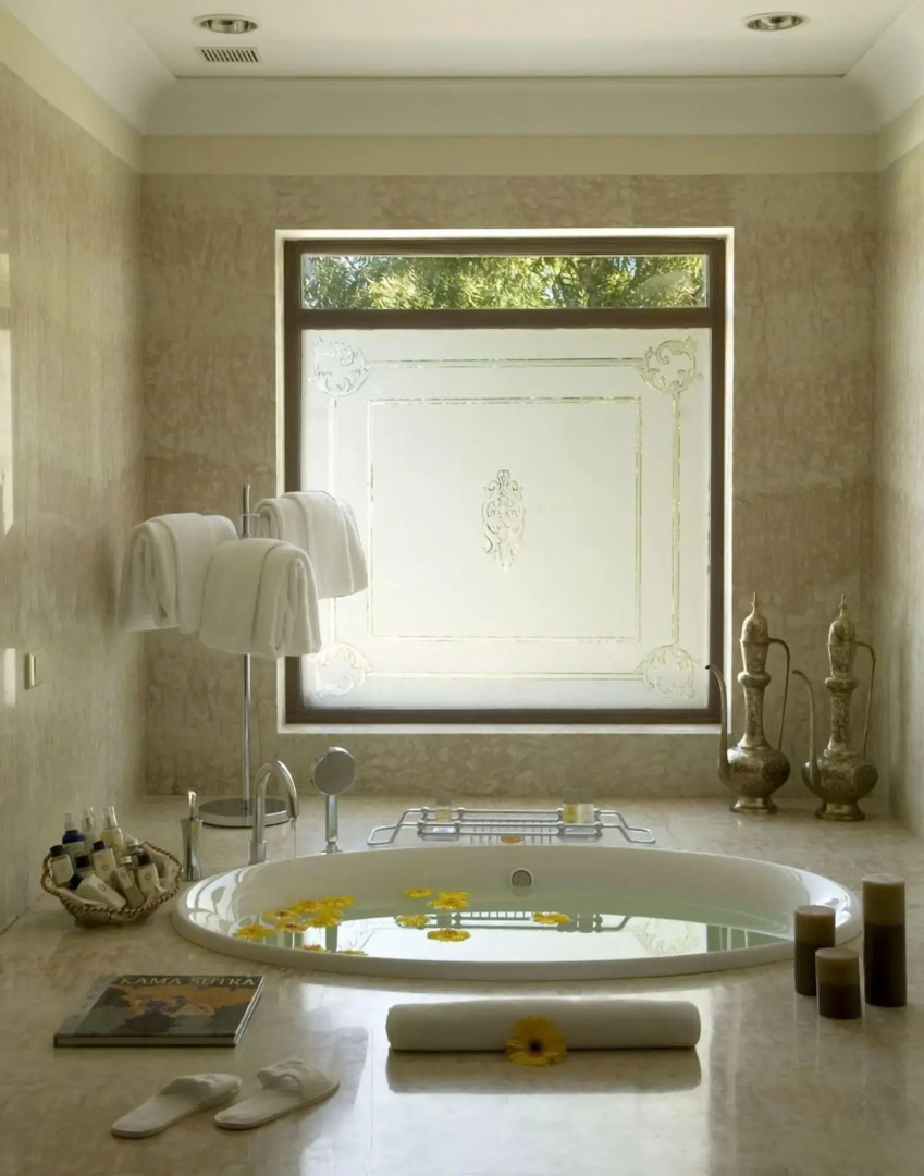 The Lalit Laxmi Vilas Palace