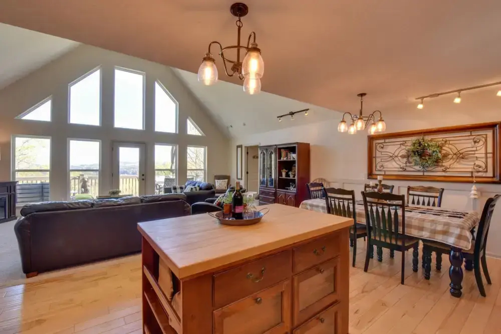 Lakemont Retreat: Game Room, Hot Tub, & Mtn Views!