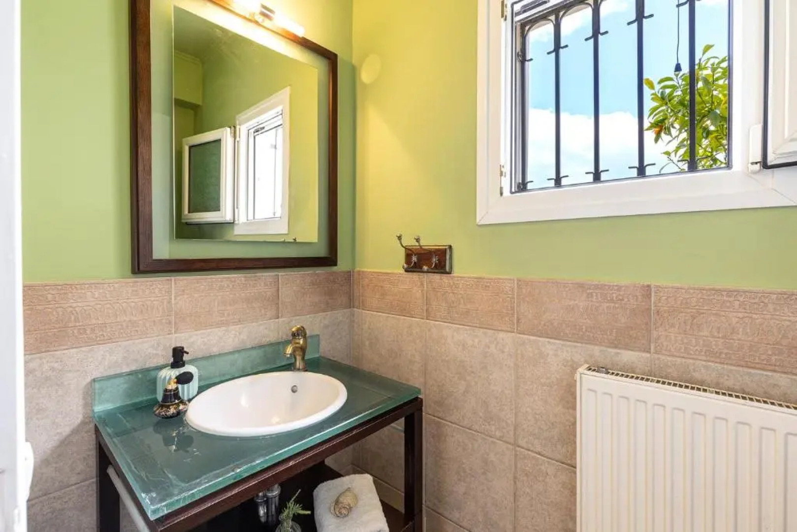 Spyrelia 4BD Villa with 2BD Guesthouse by Konnect, Private Pool & Outdoor Jacuzzi included