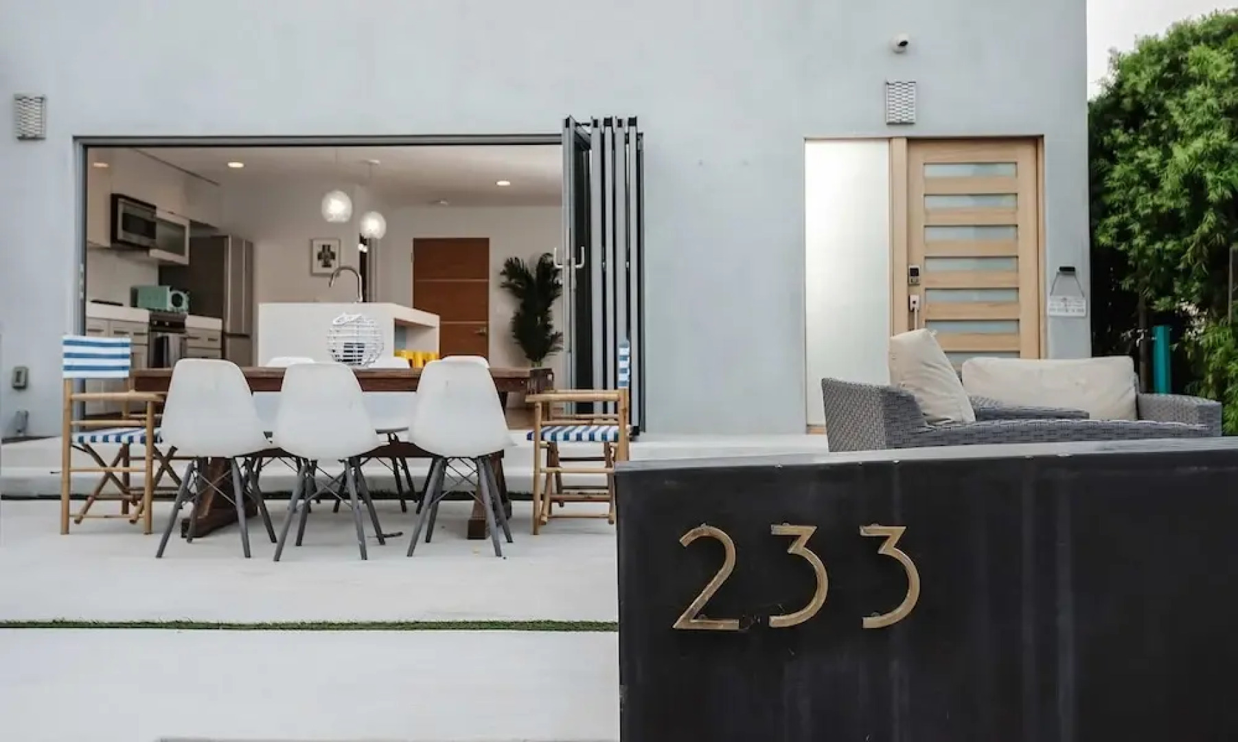 Your Coastal Getaway in Manhattan Beach Awaits