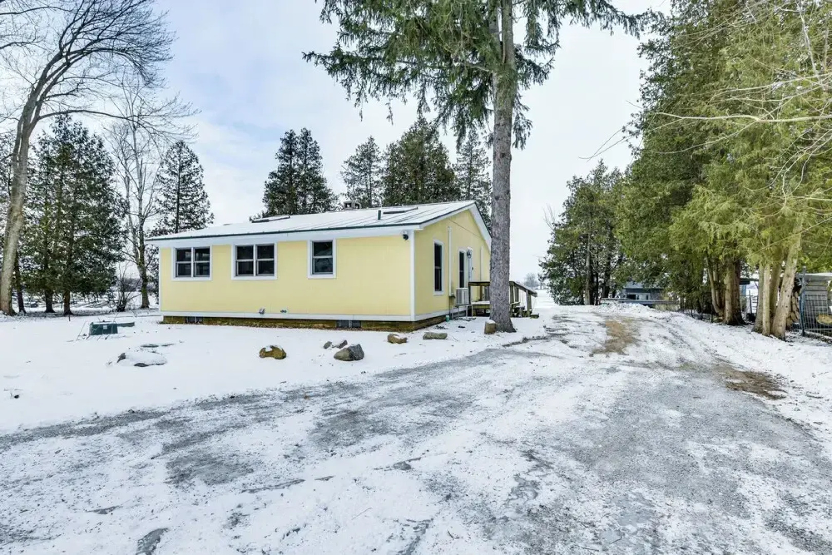 Waterfront North Hero Home w/ Screened Porch