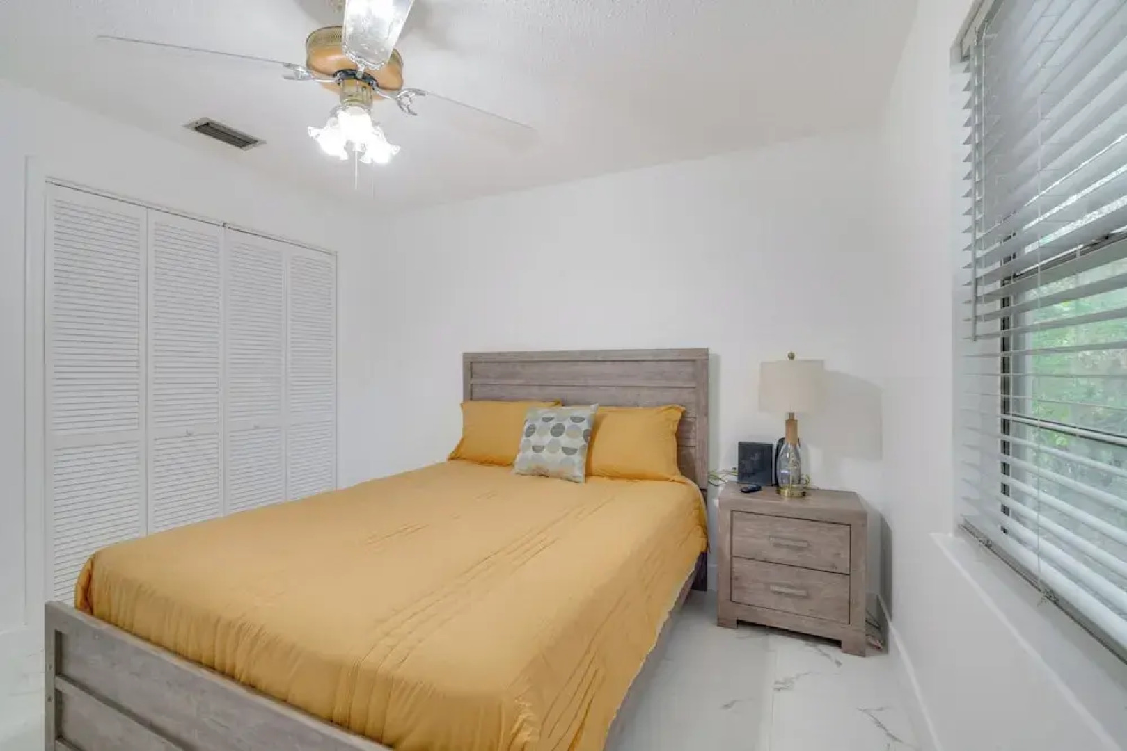 Swim, Hike & Kayak: Crystal River Retreat w/ Yard!