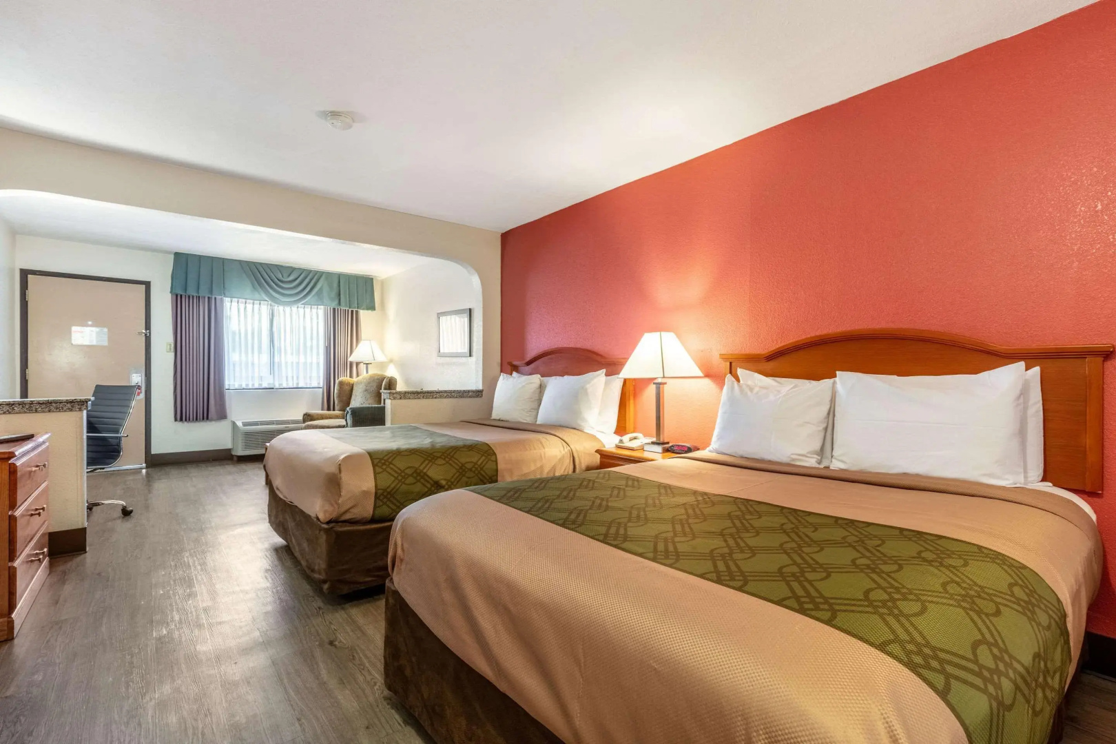 Econo Lodge Inn & Suites Memphis East