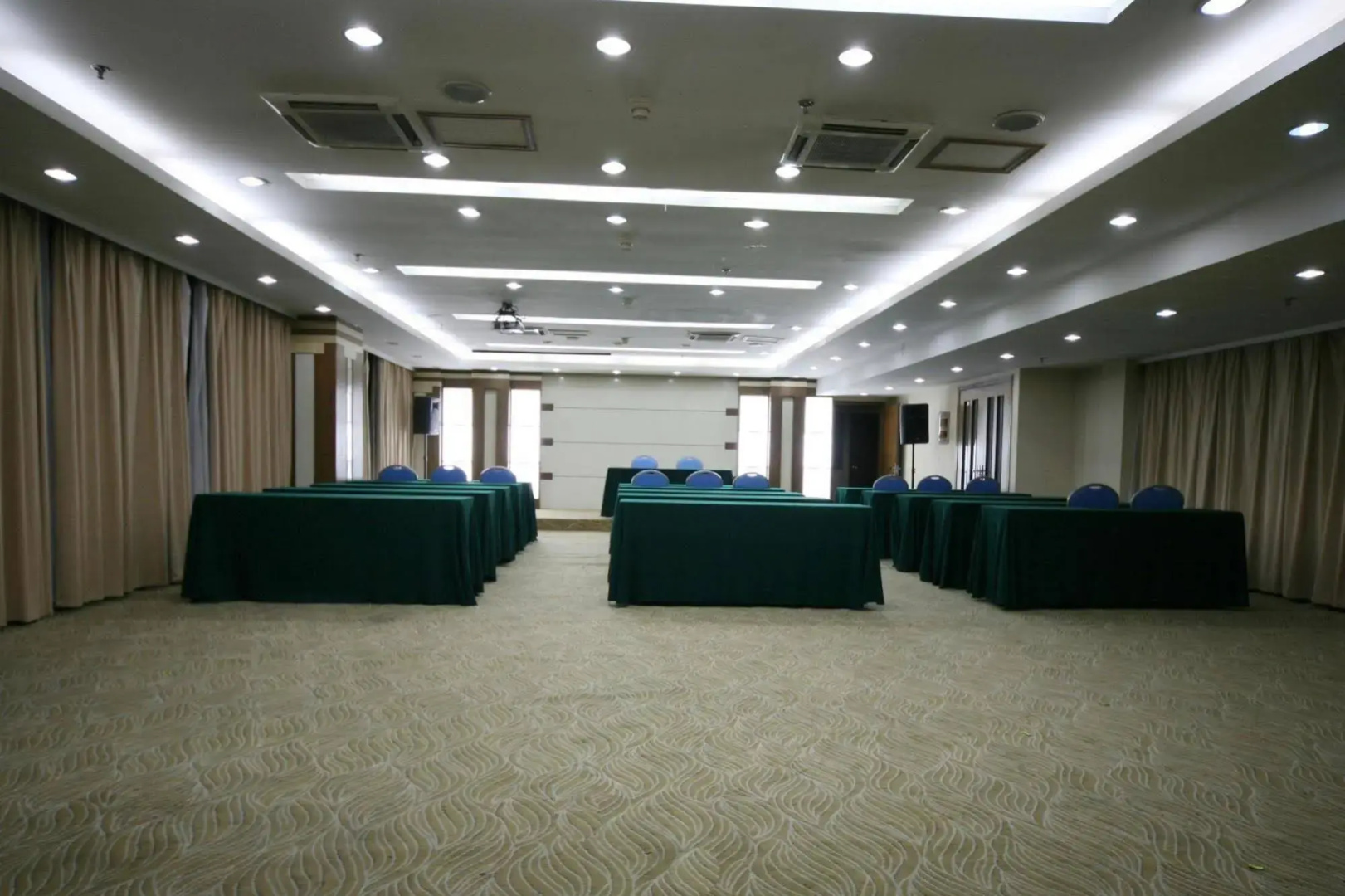 Century Plaza Qidu Hotel