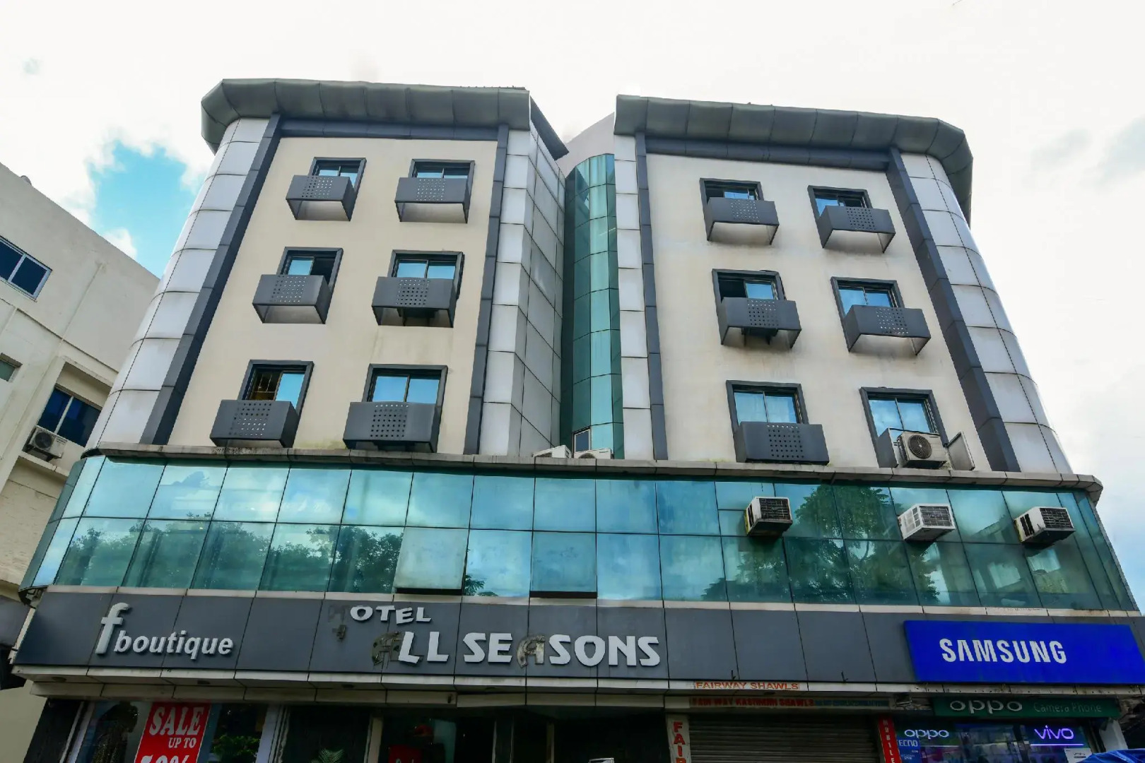 CAPITAL O 61493 Hotel All Seasons