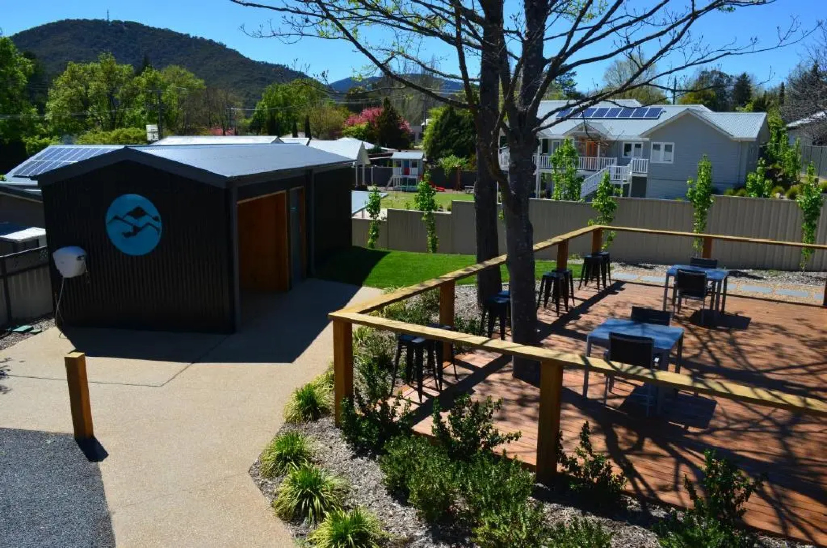 Bright Colonial Motel