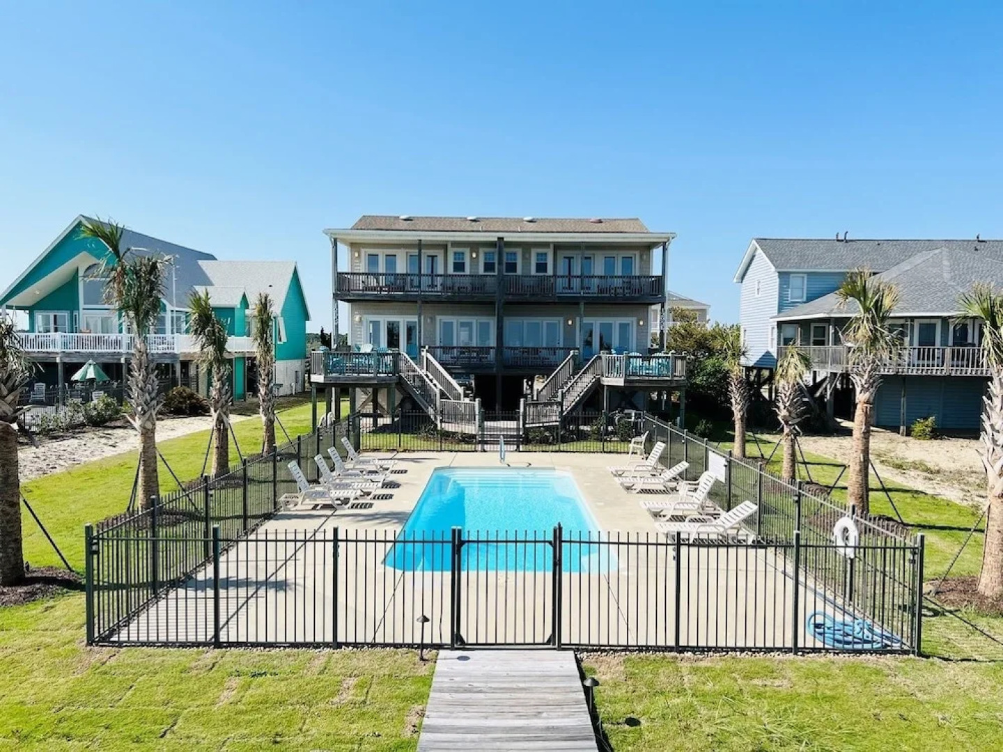 Avalon West- 5 Bedroom Home by RedAwning