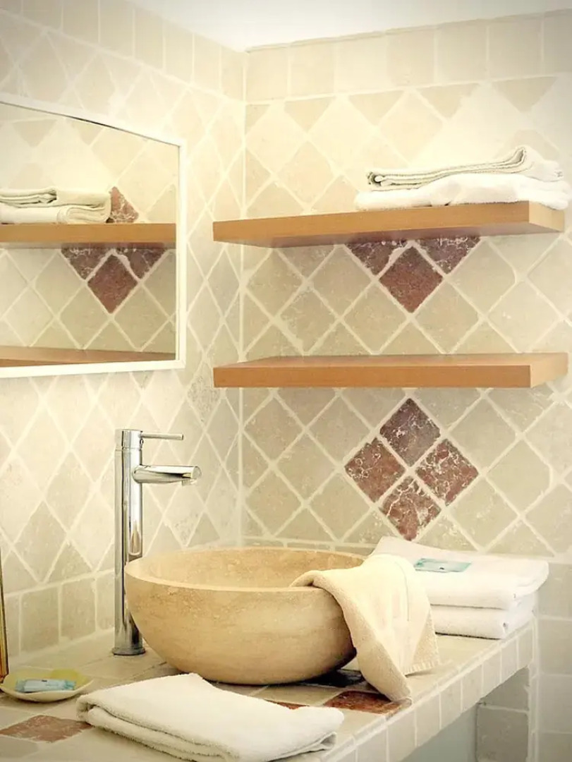 House With 2 Bedrooms in Saint-gilles, With Pool Access, Enclosed Gard