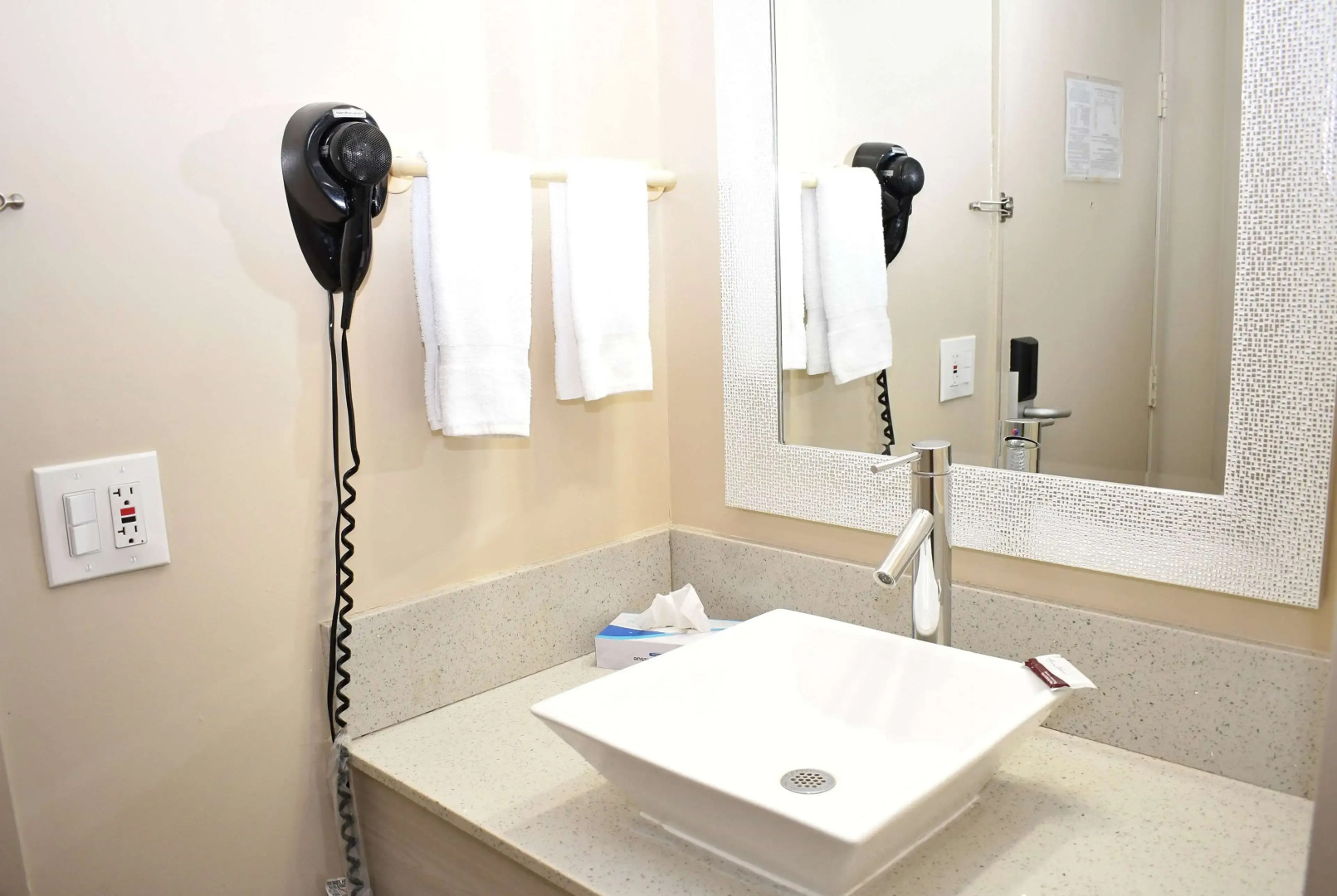 Travelodge by Wyndham Long Beach Convention Center