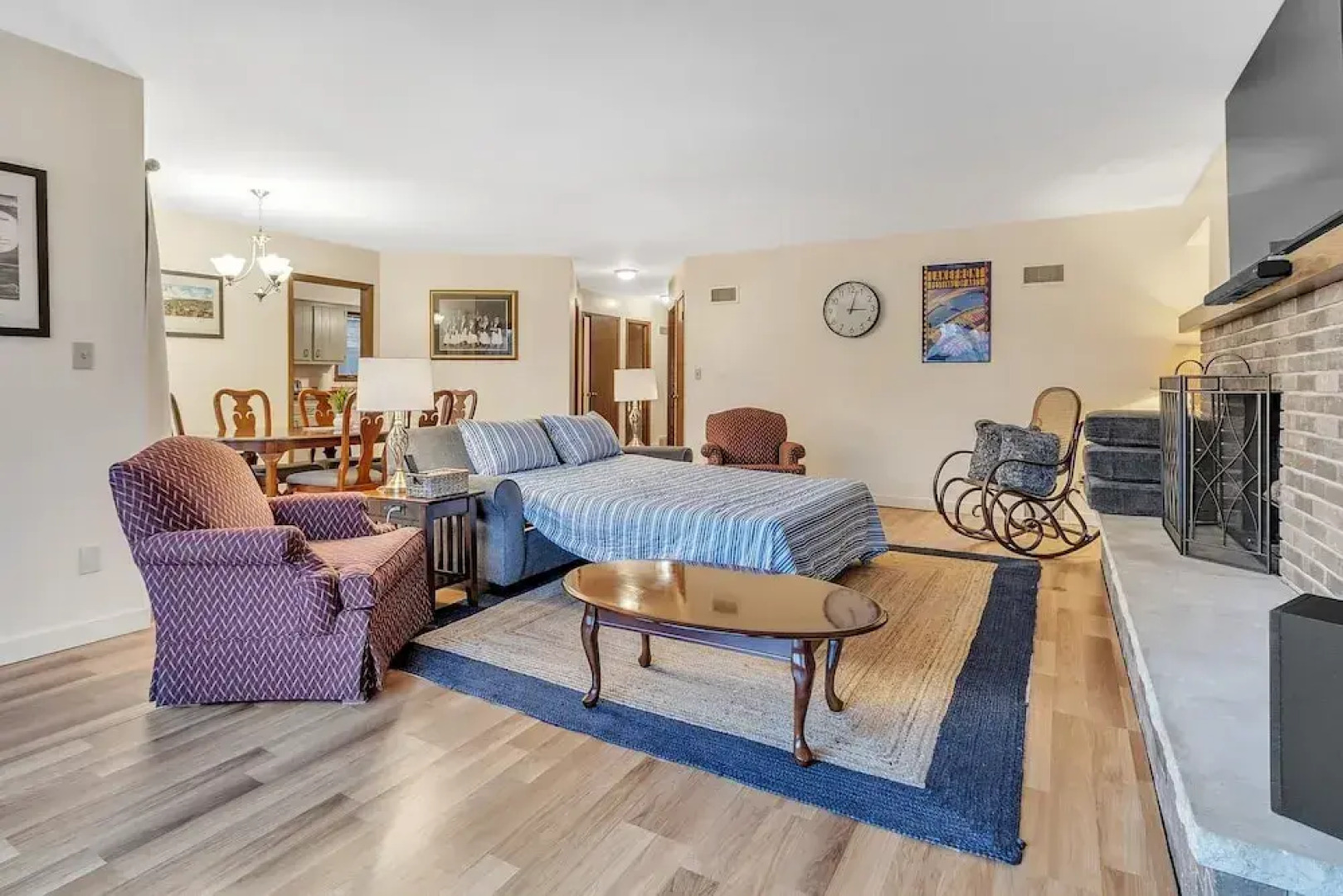 Amazing Hideaway - Short Walk To Hoyt Park! 3 Bedroom Townhouse by Redawning