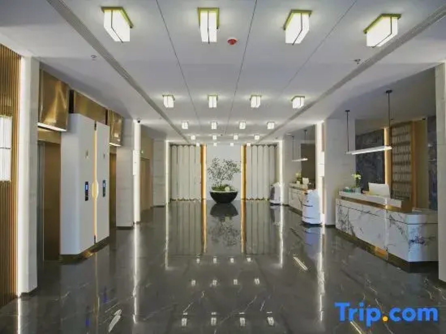 Qinhuangdao Xiadu Garden Hotel (People's Square)