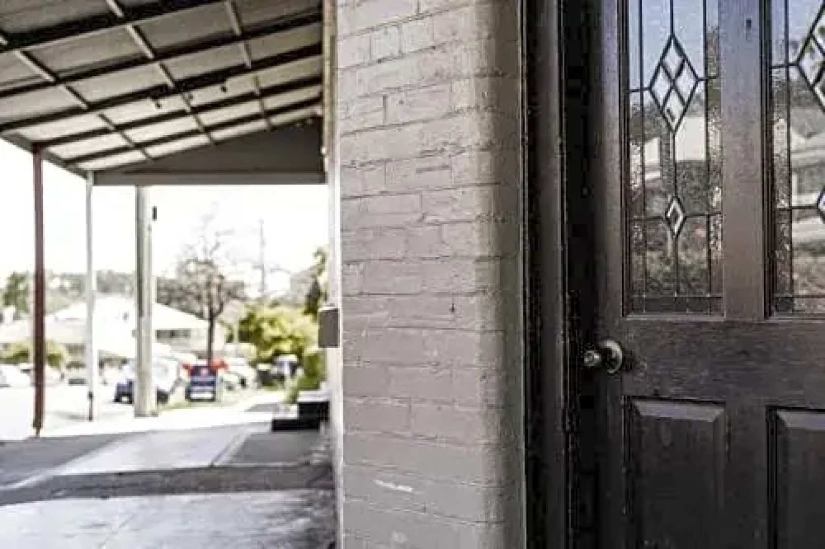 The Commercial Quarters - Room 2-has air conditioning, free WIFI, TV and fridge