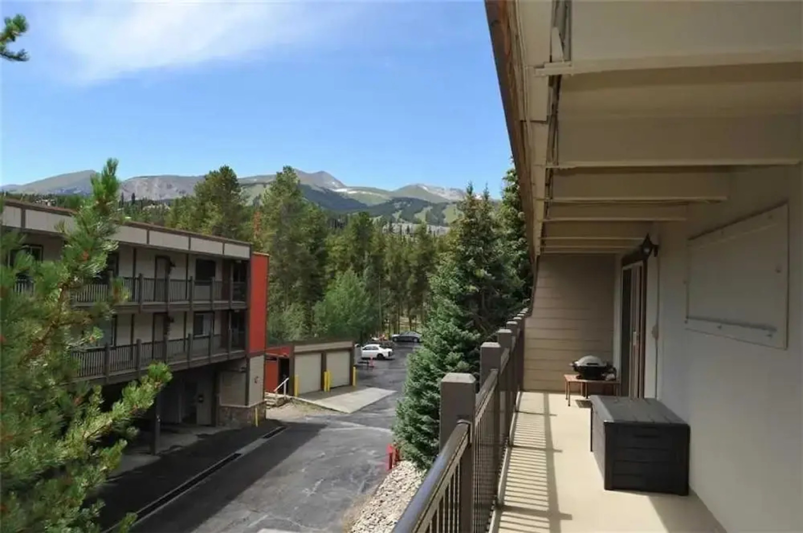 Ski and Racquet B102