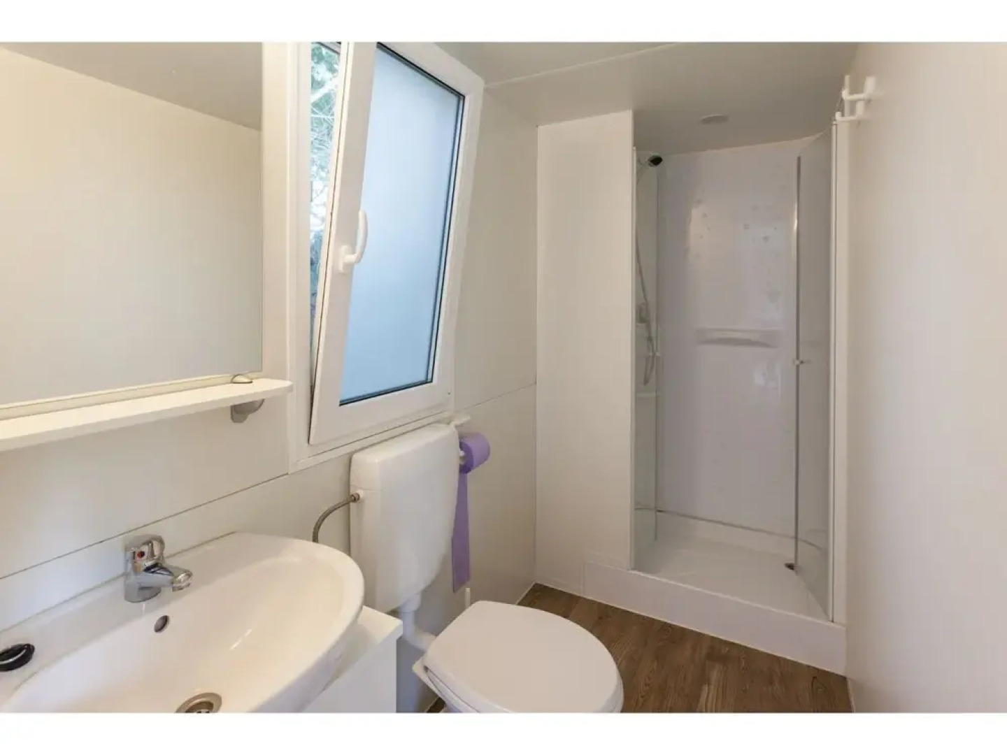 Snug Mobile Home in Januv Dul Bohemian With Pool