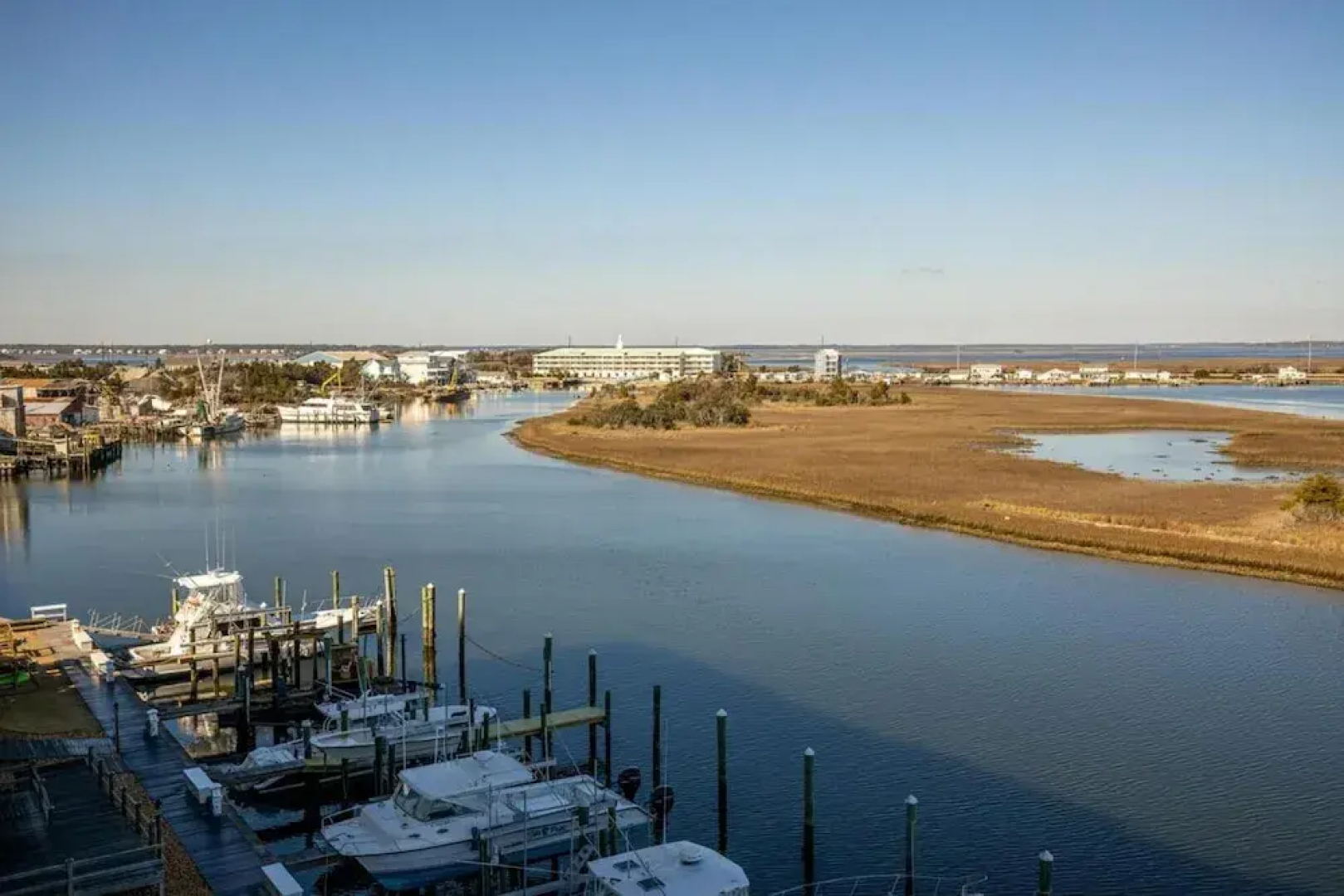 Yacht Club Dream 3 Bedroom Condo by RedAwning
