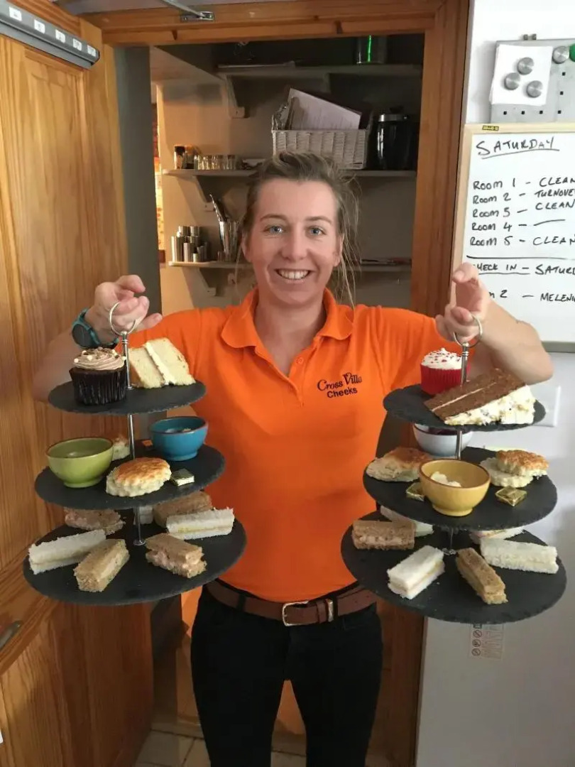 Crossvilla Guest House & Tea Room