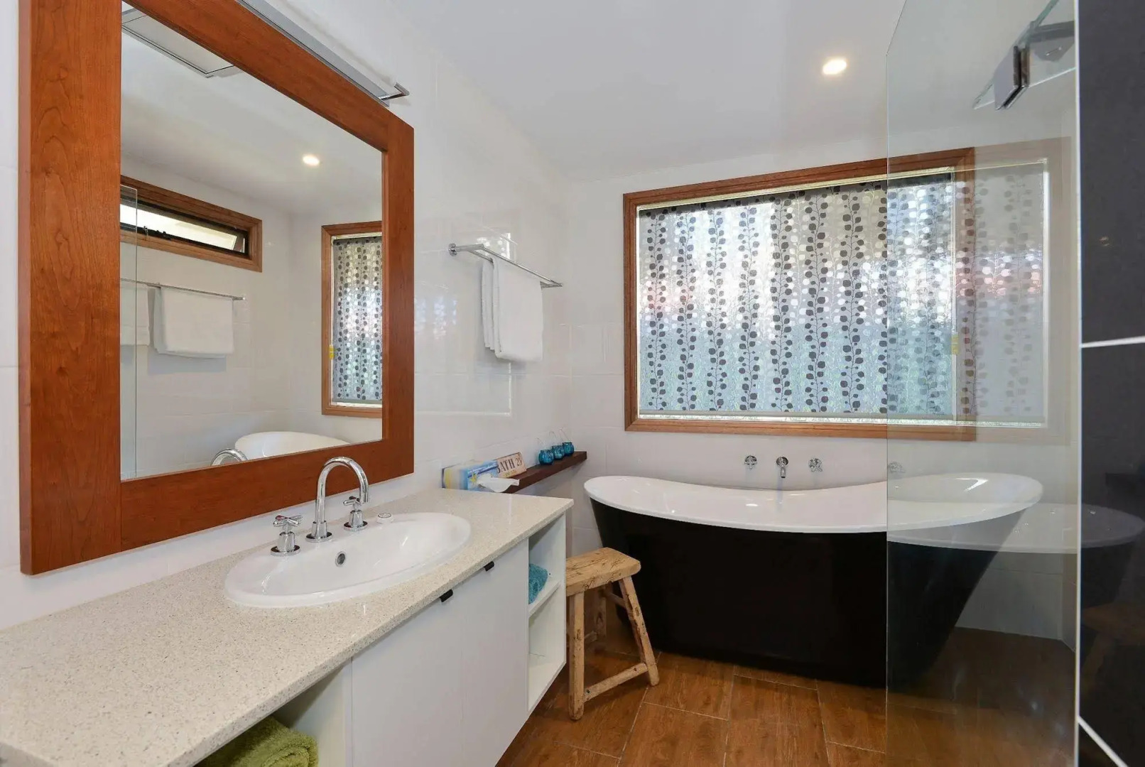 Trafalgar Premium Vintage Suites