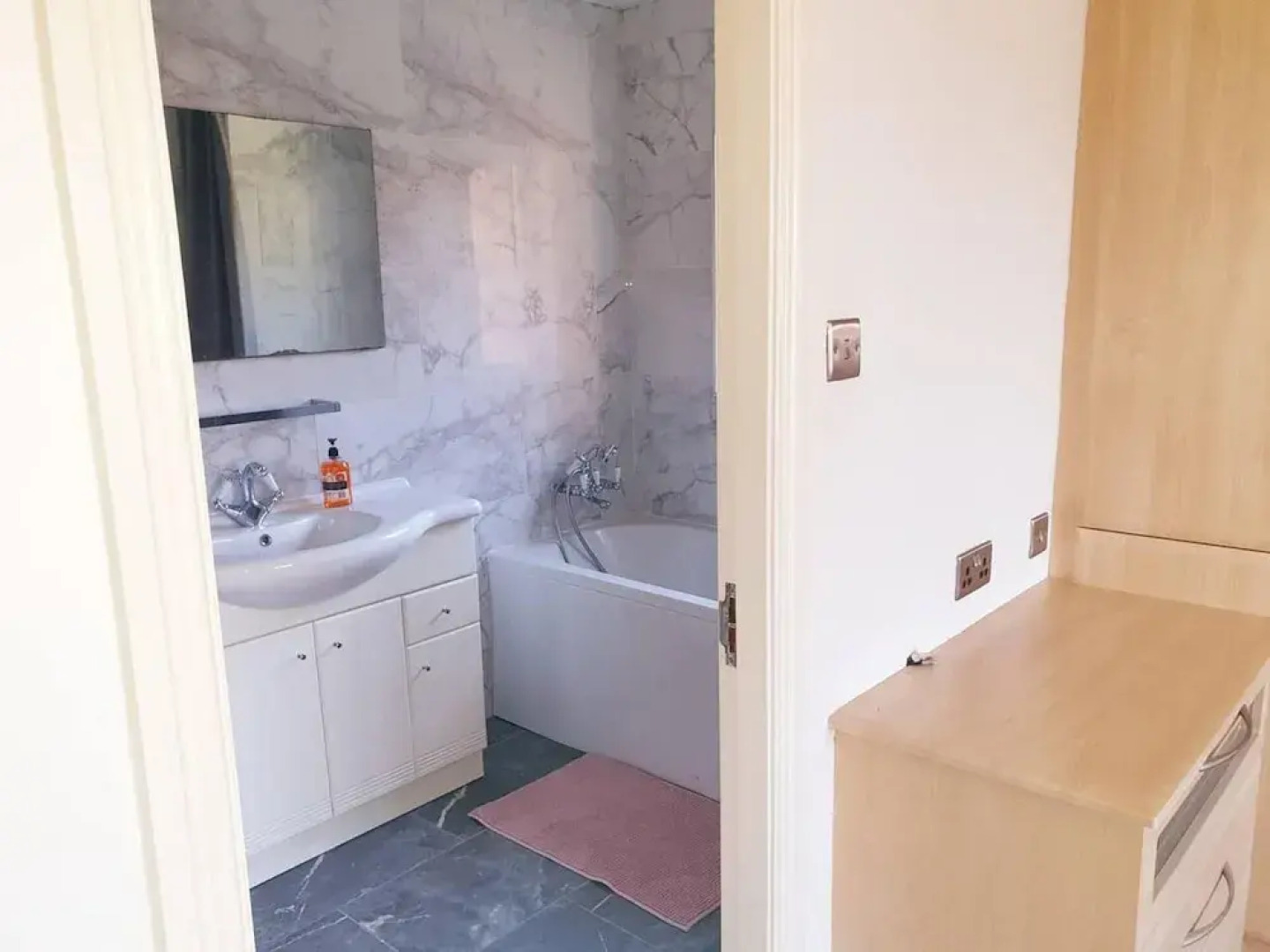 Lovely 4-bed , 3 Bath Villa in Bolton, Manchester