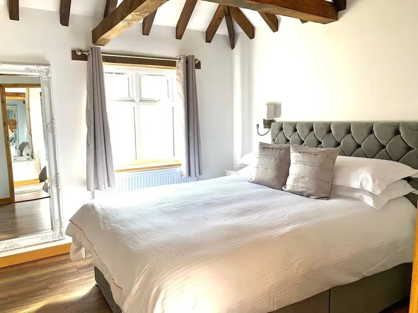 Flint Cottage - Sleeps 6 - Private Woodland