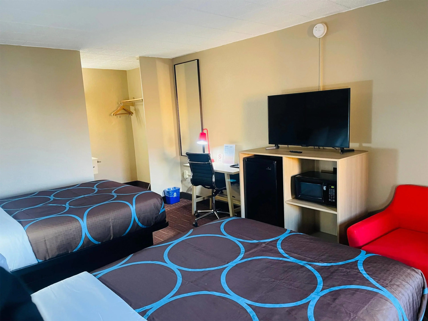 Super 8 by Wyndham Gloucester