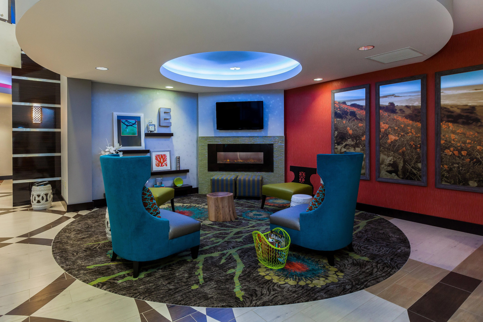 Holiday Inn Express & Suites Eureka by IHG
