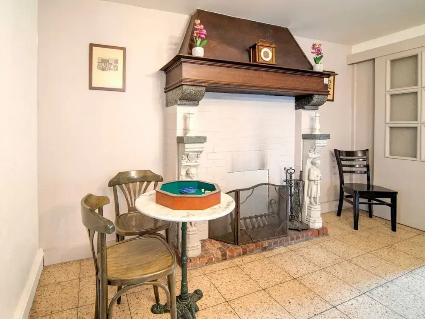 A Charming And Comfortable Renovated House with Garden And a Large Terrace