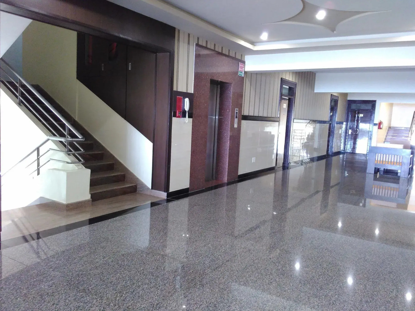 Hotel Raj Vista - Suites & Convention