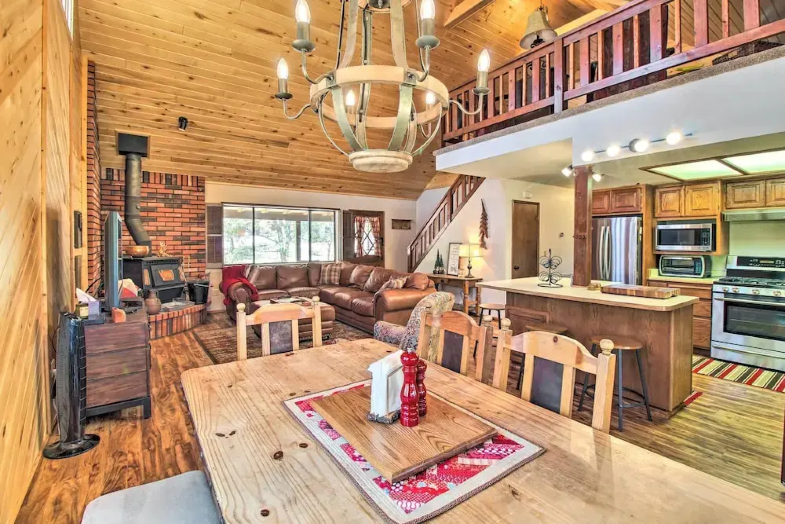 Rustic, Forest-view Retreat in Heber-overgaard!