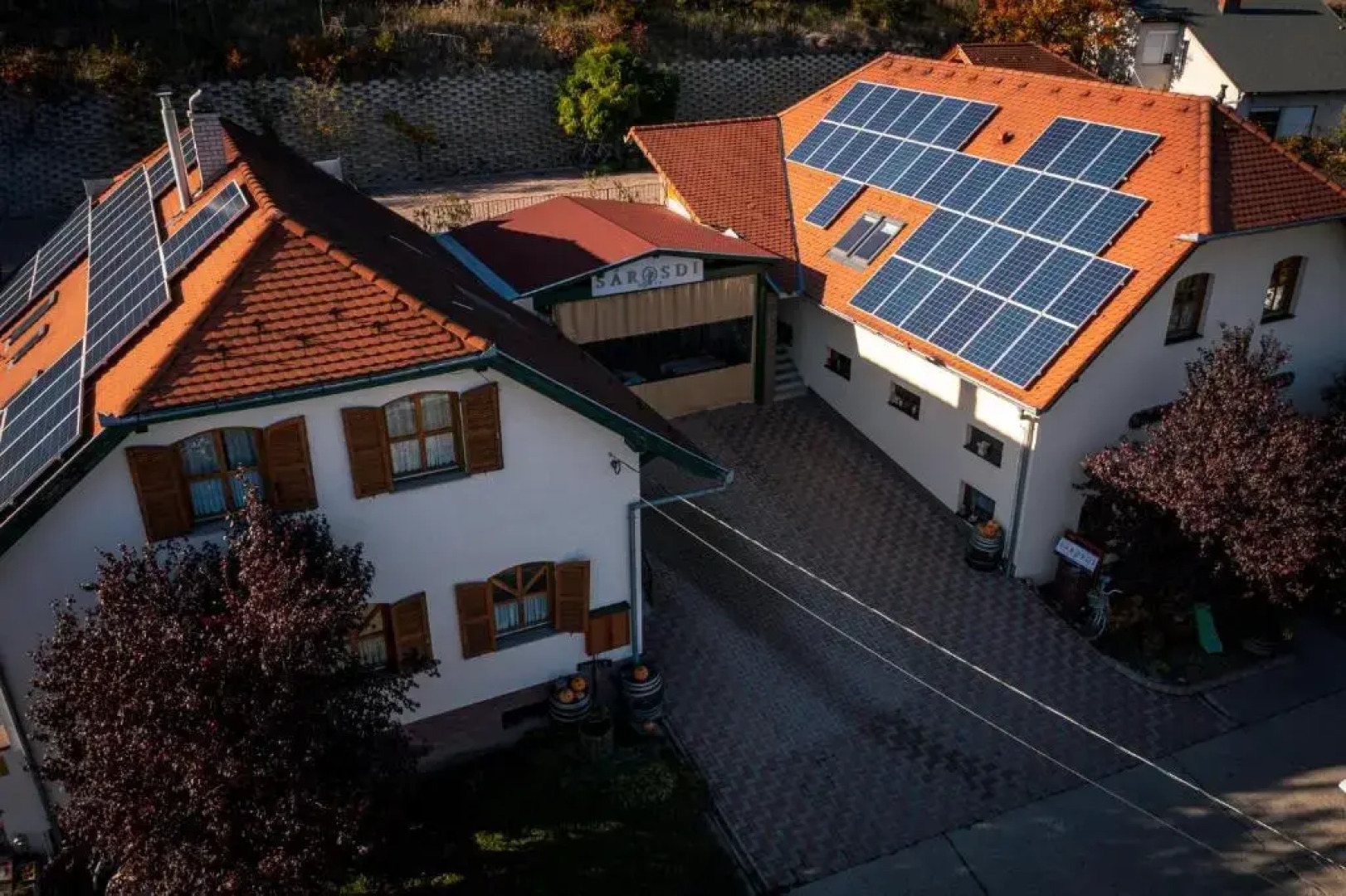 Sárosdi Pince és Panzió