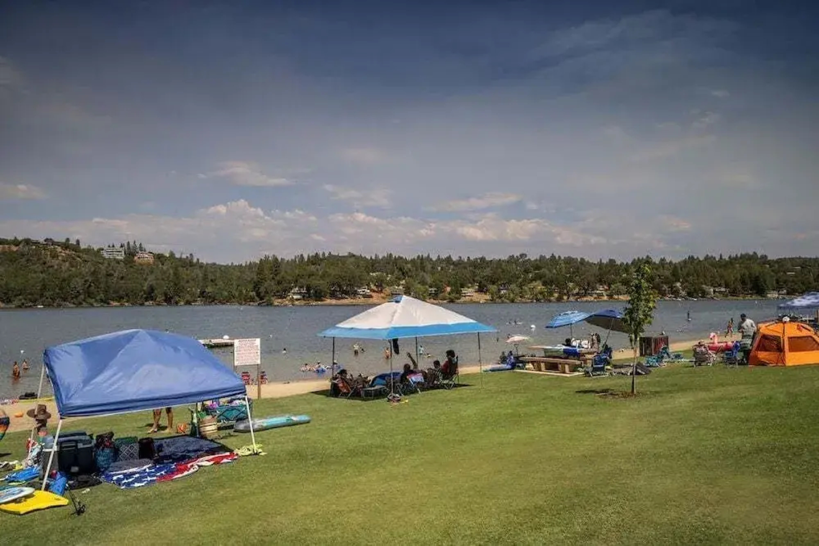 The Big Easy - Lakefront Only 1 mile to Popular Marina Beach! by Yosemite Region Resorts