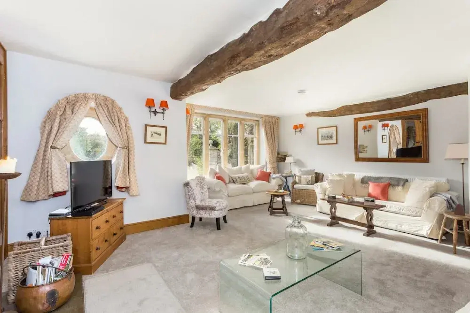 Traditional Cotswold Cottage with Stunning Garden