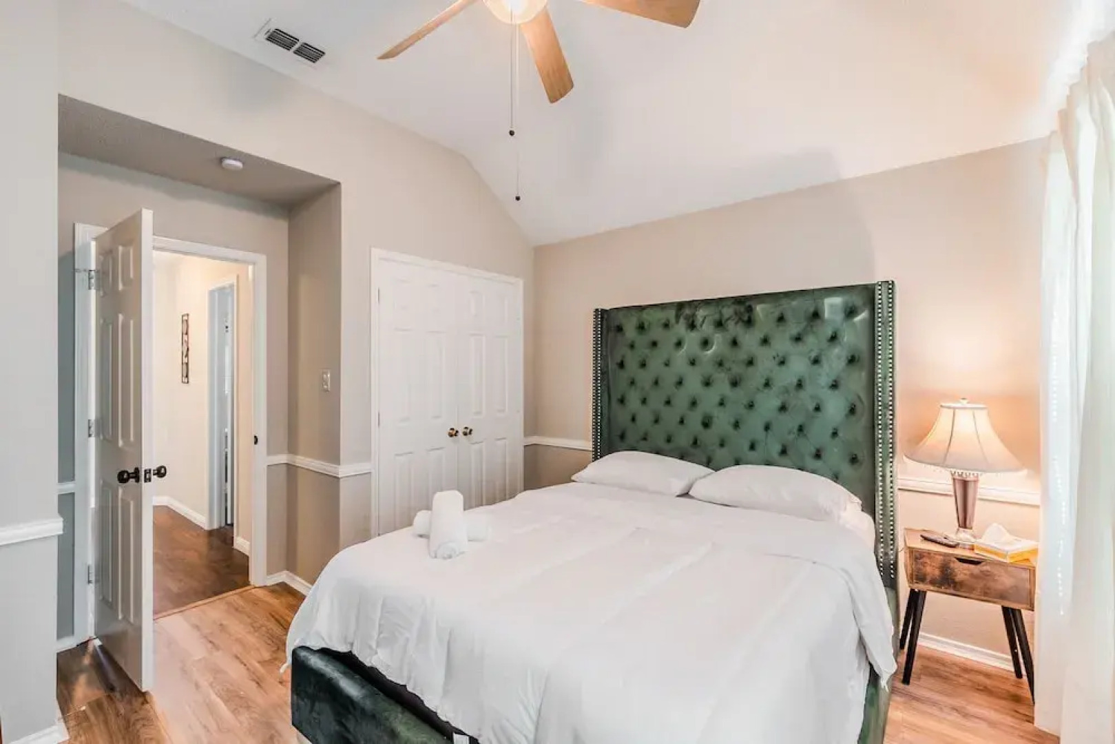 5 Bedroom Spacious Getaway, 2 Game Rooms, Hot Tub by Redawning