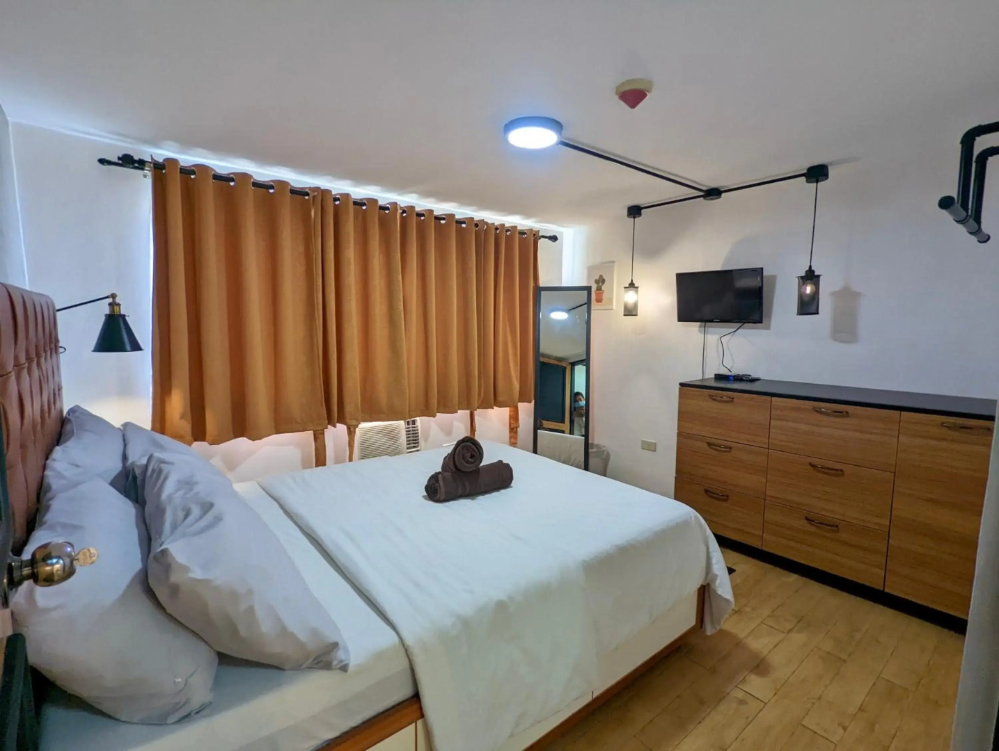 1BR Artist Loft Cambridge Cainta Pasig Fast Wifi