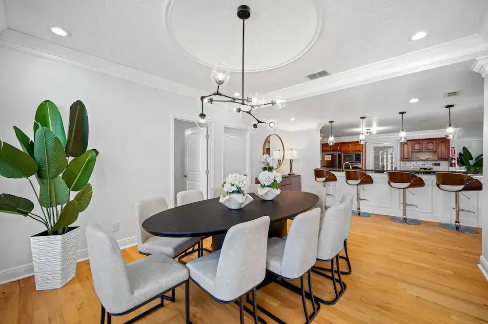 Exquisite Bayview Villa With Pool and Games!