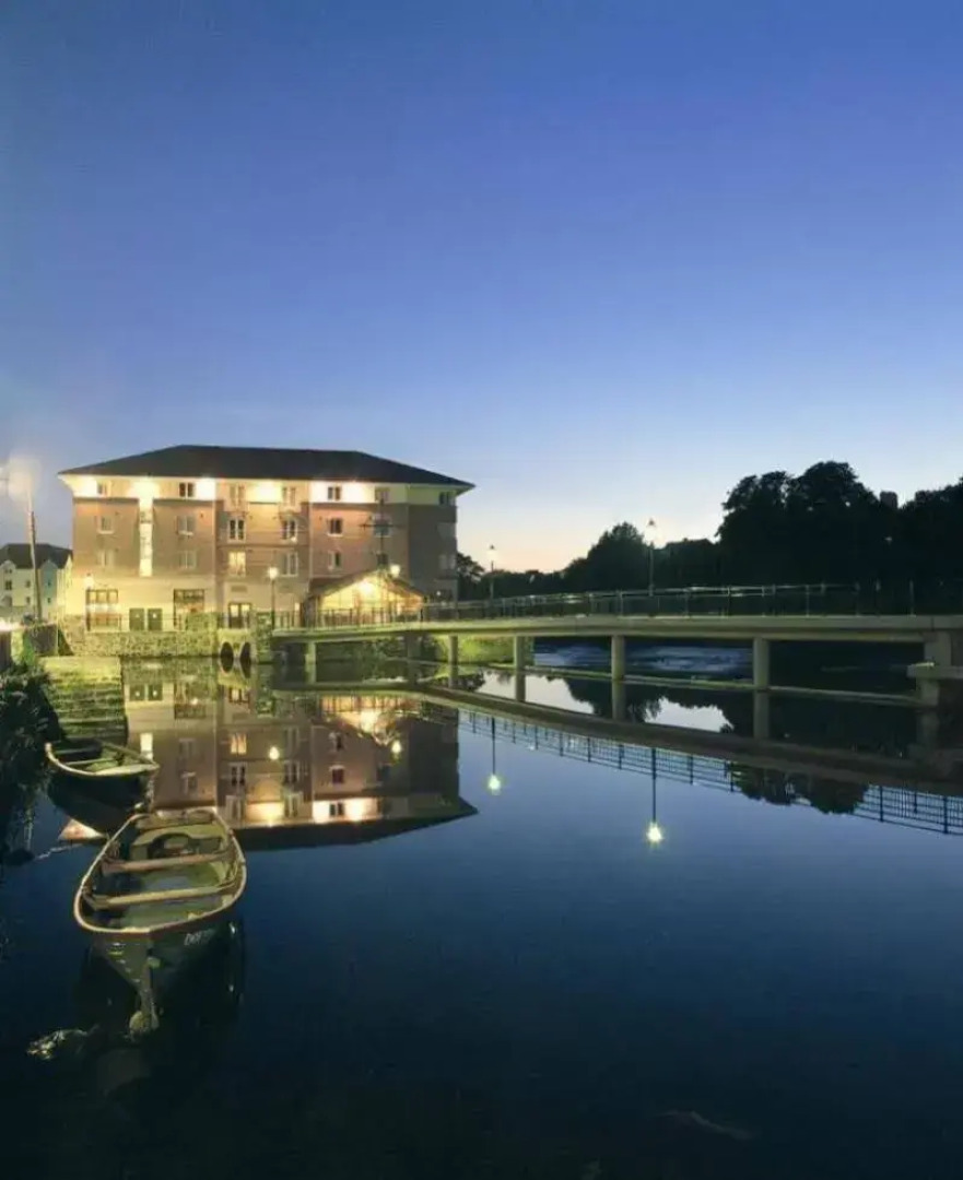 Riverside Suites Hotel