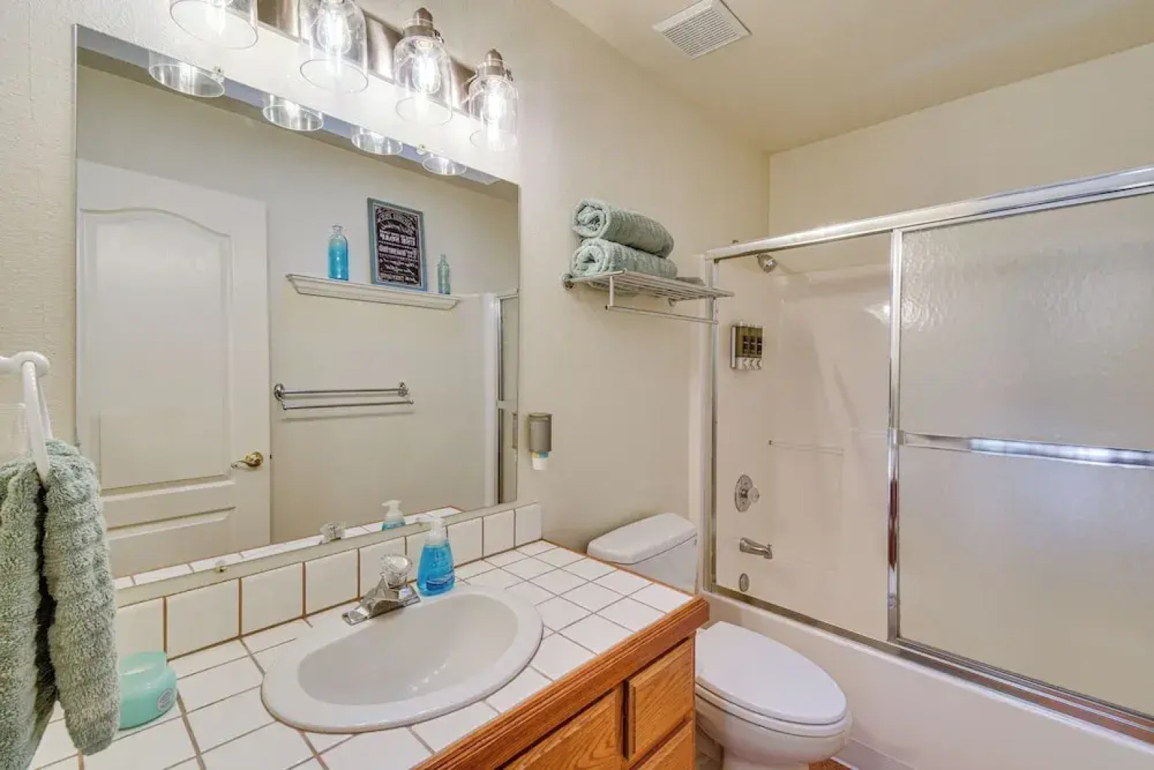 Yosemite Home Base: Community Perks + Lake Access!