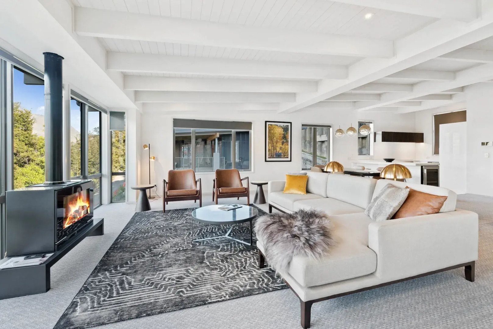 The Rees Hotel, Luxury Apartments & Lakeside Residences