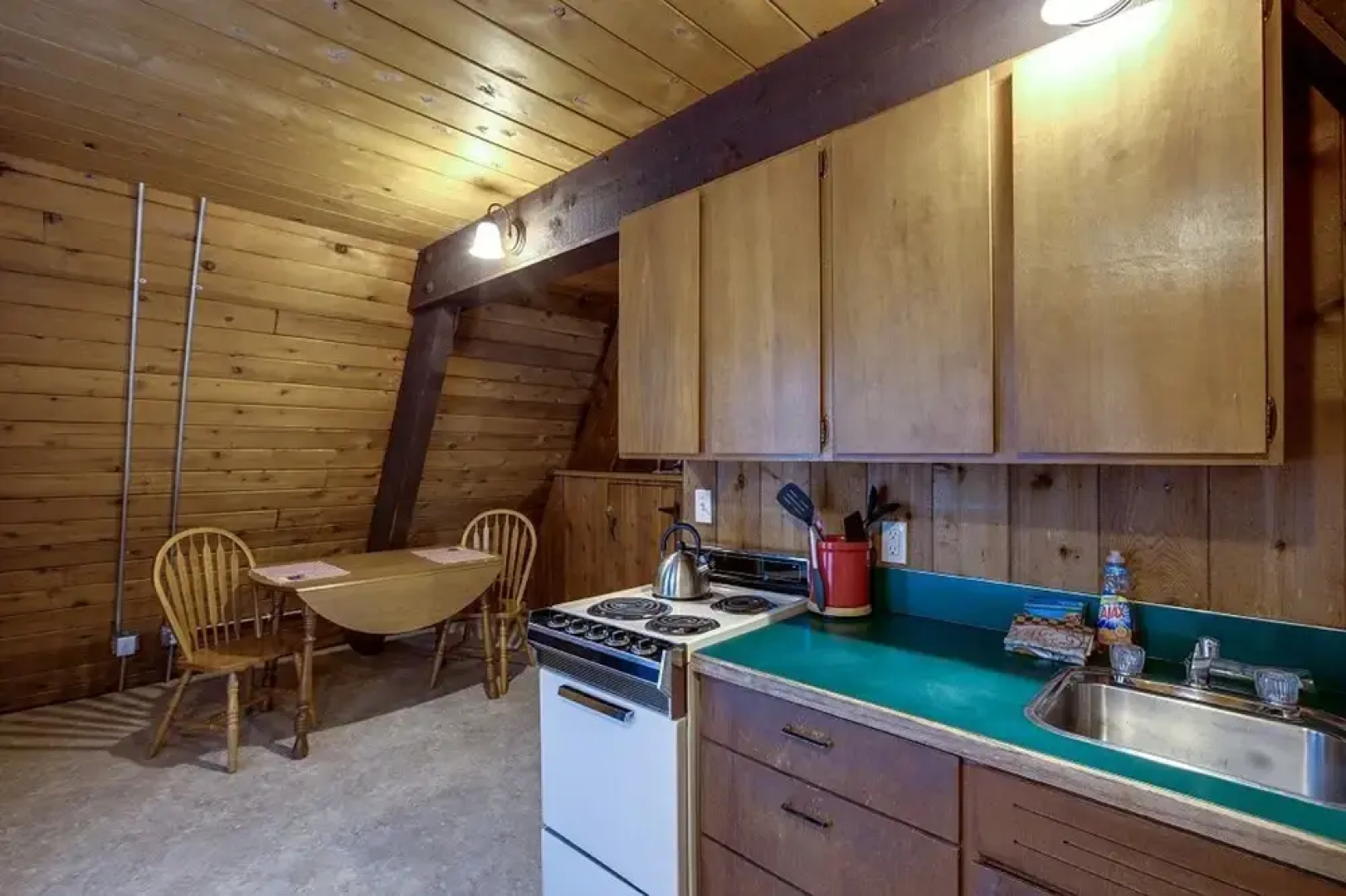 05MBH - Economical - WiFi - Pets Ok - F/P - D/W - Sleeps 2