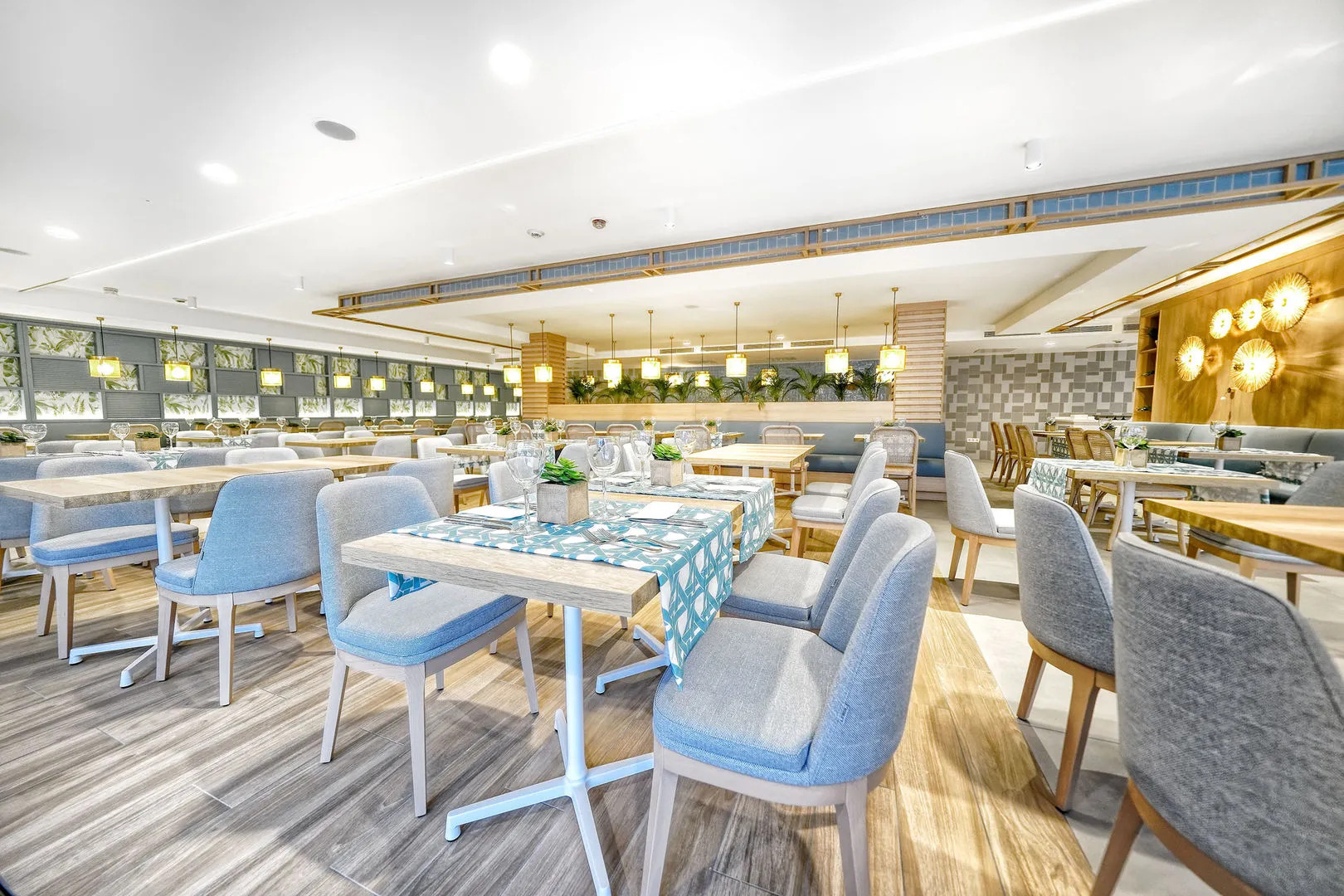 Отель Broncemar Beach Suites