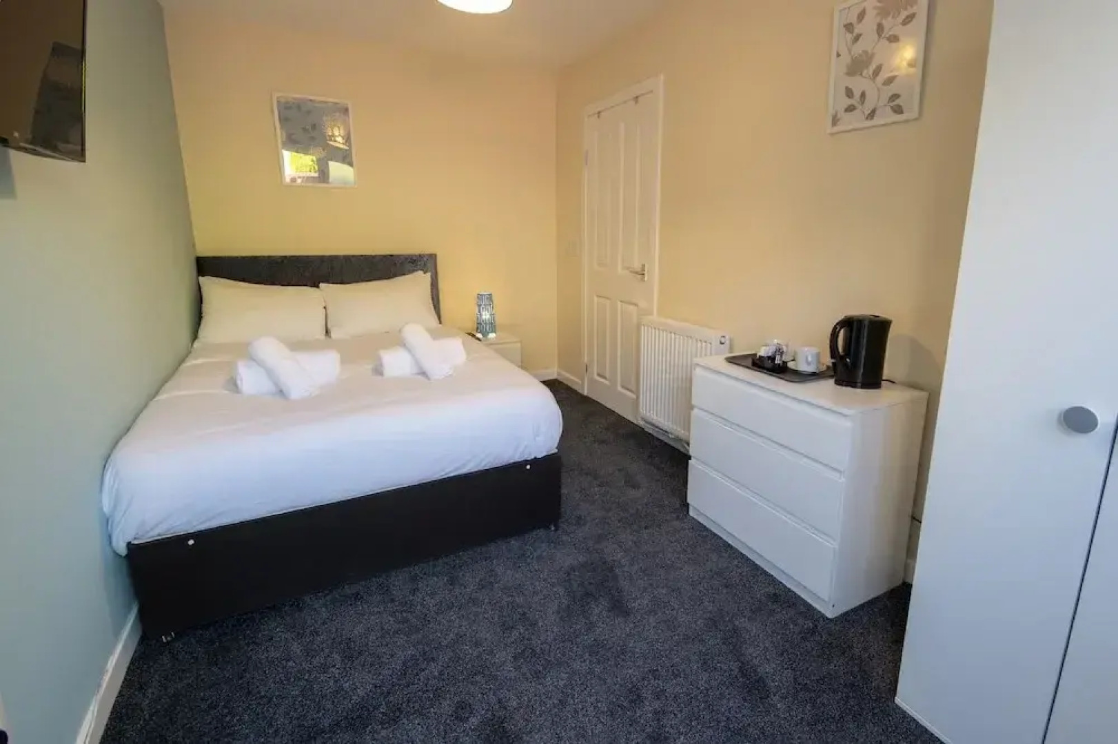 Irvine Riverside Guesthouse by Payman Club